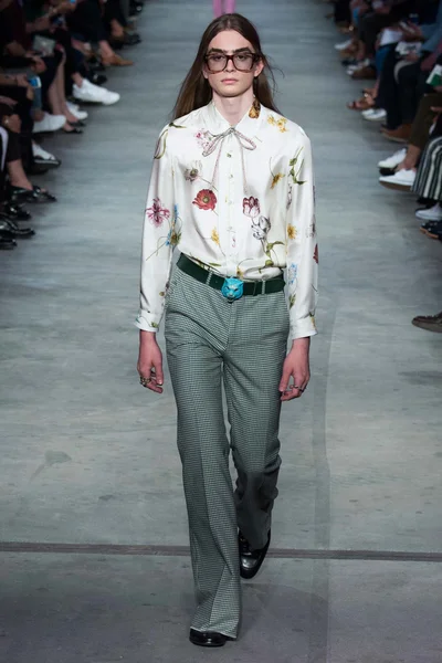 Look 49
